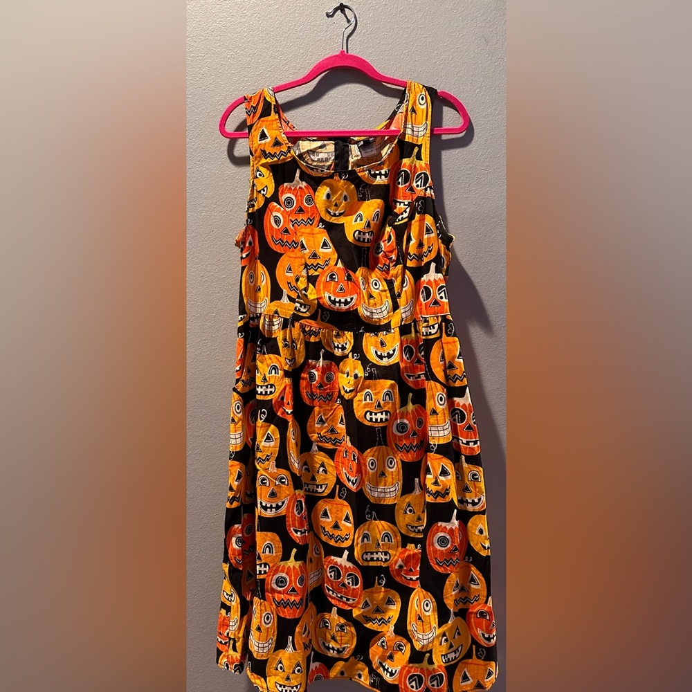 Retrolicious pumpkin dress.